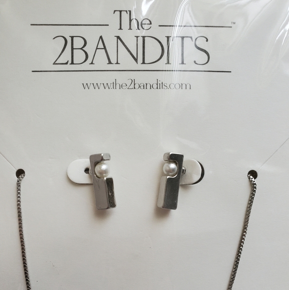 2Bandits JOSIE PEARL STUDS & TESSA CIRCLE necklace - Picture 4 of 5